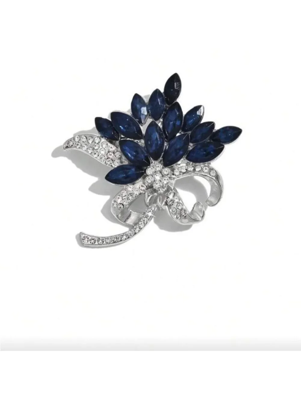 Diamond flower brooch Q667